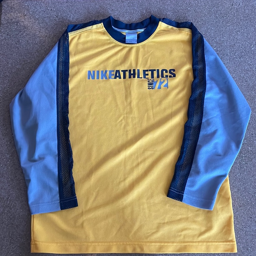 Men’s small / boys 18/20 Nike knit long sleeve shirt
